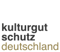 Dieses Dokument bestimmt, ob ein Zusatzlogo ausgegeben wird.
Ein im Feld Wert eingehängtes Logo wird als Zusatzlogo ausgegeben.
Ist das Feld Wert leer, so wird kein Zusatzlogo ausgegeben.
Ablageoptionen:
Wird dieses Dokument unterhalb des globalen Verzeichnisses "_config" abgelegt, so wird das Zusatzlogo auf allen Seiten ausgegeben.
Um das Logo nur für bestimmte Bereiche auszugeben, kann das Konfigurationsdokument zusätzlich pfadabhängig abgelegt werden.